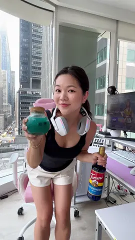 To celebrate National Video Game Day, our friend Nancy, @yourboujeegal, is making a Fortnite Shield Potion with Torani Blue Raspberry Syrup! 💙 Here's what you need: 1 oz Torani Blue Raspberry Syrup 6 oz Pineapple Juice 6 oz Sparkling Water Mix all ingredients and enjoy! #GameWithTorani #fortnite #gaming #nationalvideogameday