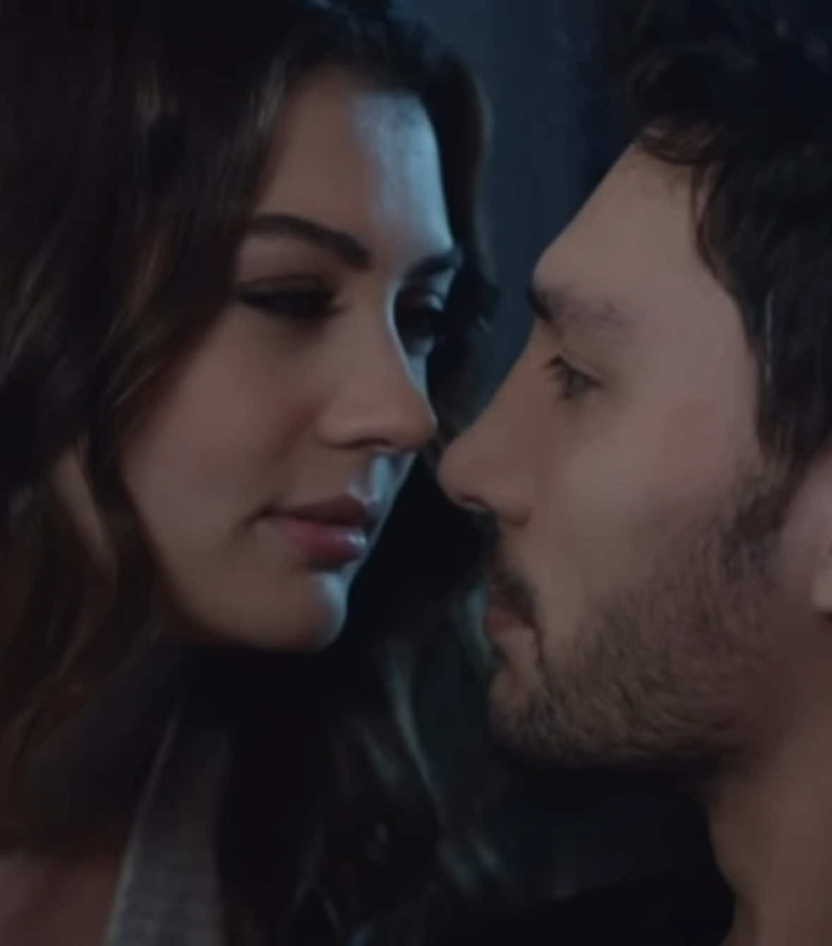 ozan when he sees esra:😧😧😧😍🫠 #eszan #askmantikintikam #esrakorfali #ozankorfalı #keşfet 