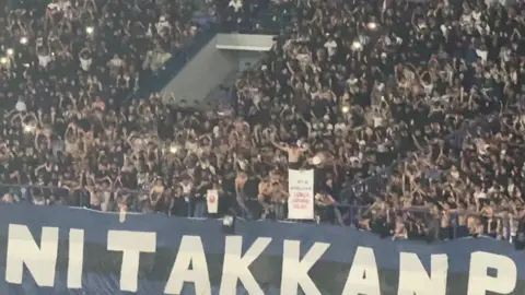 Izin 🎥 yaaa , Kalian keren . Si pembakar semangat yg tak pernah padam 🔥🫵🏻💙 #Northernwall  #persib #persibbandung #northenwallpersib  ☠️ 