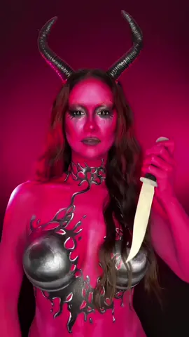 Spooky season is coming and I’m ready to create some new looks! Drop me some suggestions in the comments❤️‍🔥 #devil #halloween #cosplayer #creativemakeup 