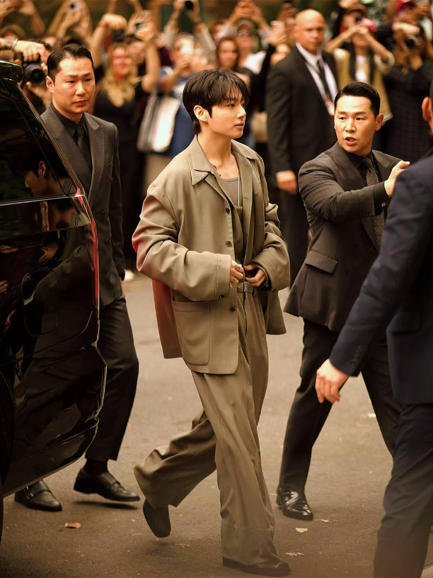 JUNGKOOK AT FASHION WEEK #Jungkook #NYFW #JUNGKOOKxCALVINKLEIN #jungkookxnyfw 