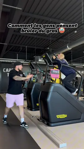 🔥 Sur l’escalier : c’est toi qui bosses, pas la machine 💪 🚫 Pas de mains, plus d’efficacité ! 📍 Fitnesspark Varenne-sur-Seine #gym #Fitness @Bodyfit_crz 