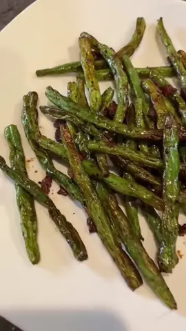 Crunchy green bean revolution is here! #AirFryerEdition 🥳🥳 Follow for more great recipes and hit that share button if your tastebuds are just as excited as ours! #greenbeans #crispy #teamterryketo #teamterryliving 