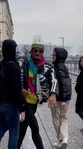 🚶🏽🖤🤣 #freshwalk  #prank #pranks #geneva #humour 