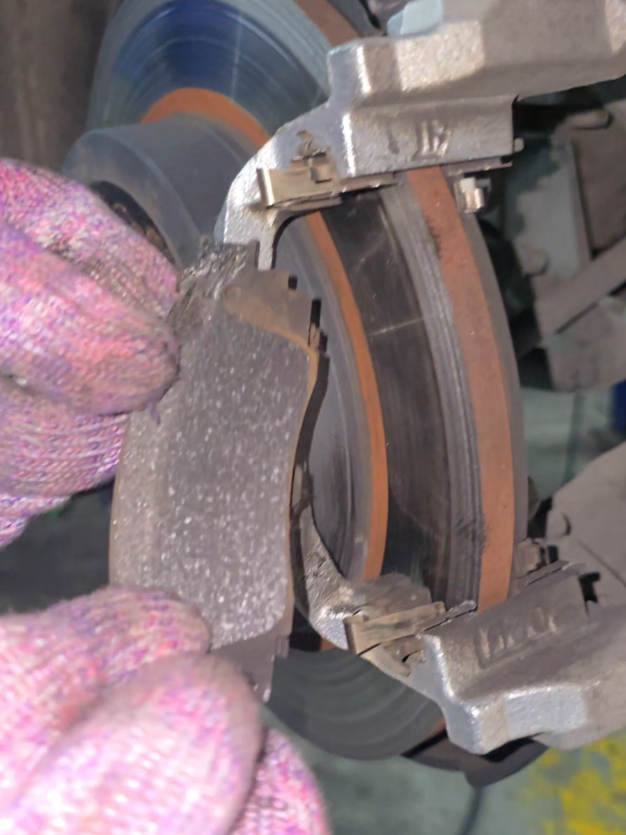 Rear wheel brake pads Sound #auto #mechanic 