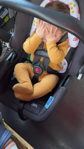 When Avery was little, she loved peekaboo #baby #peekaboo #twins #LanguageLearning 