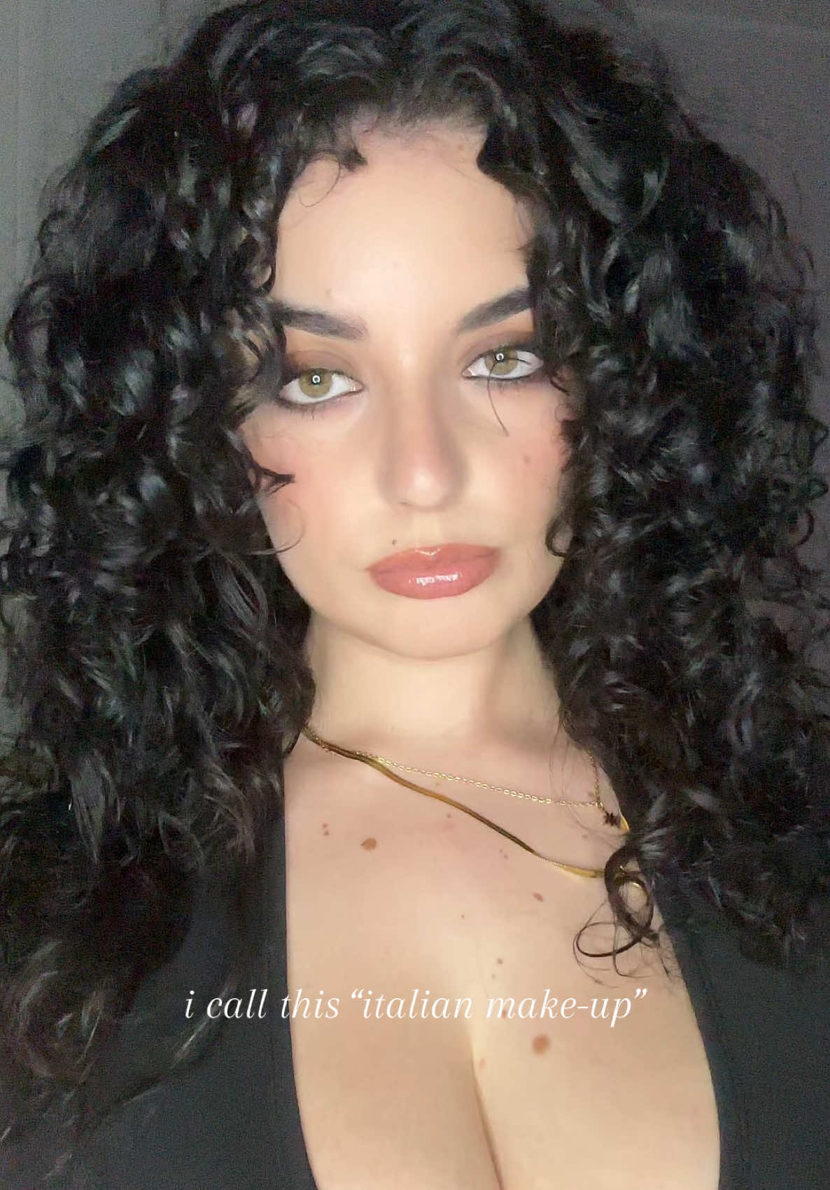 i tried monica bellucci’s make up 😫😫 #monicabelluccimakeup #monicabellucci #italianmakeup #devacassel #makeup