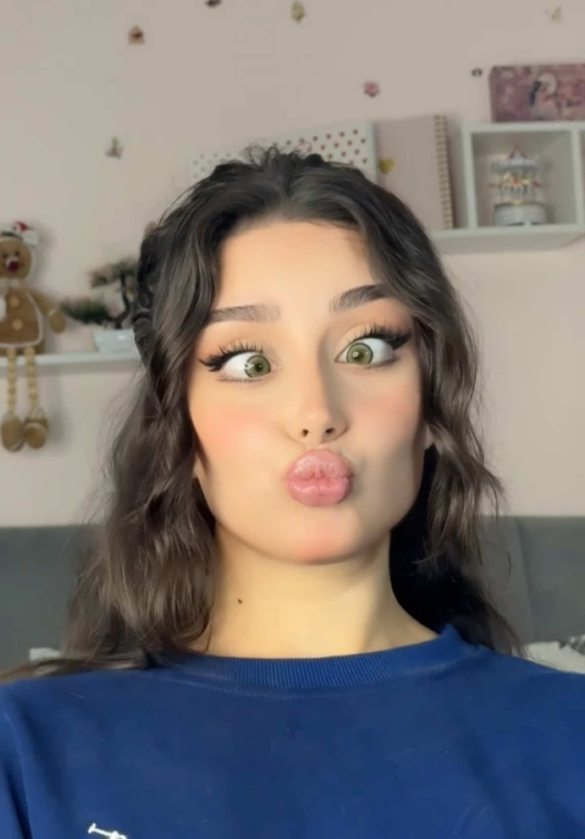 بيعمزلي😗😂