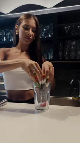 🍓 Mojito alla fragola: dolce, fresco e proibito. Chi lo prova, torna. Sempre.  Stay tuned. Play strong. 🔥 Vivi VIB, vivi Ibiza. #VIBBarIbiza #GoodVibesOnly #CocktailExperience #IbizaLifestyle
