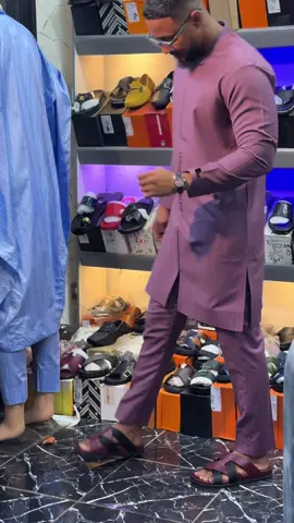 Hk style 🪡🧵 couture et prêt à porter                +22371750466/+22377979489 faites signe pour vos commandes on est a bamako 🇲🇱 derrière le stade 26 mars  et notre deuxième boutique est à L’Aci 2000 près de l’hôtel radison 