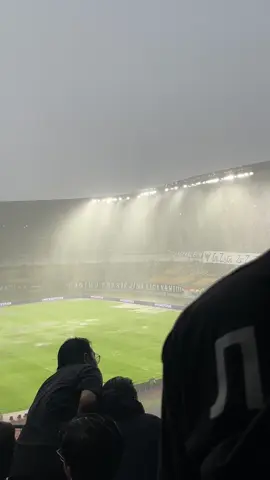 True love #persib #bandung #hujan #gbla #xybca 