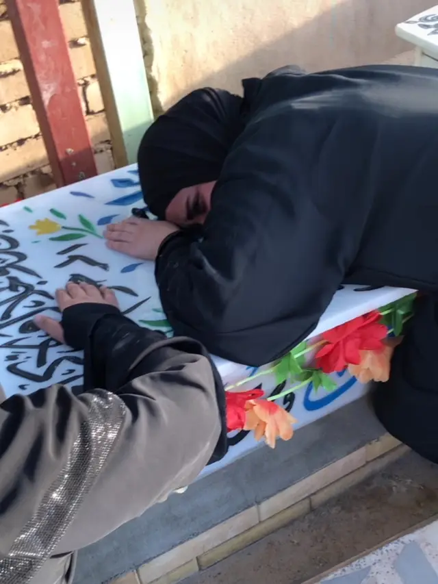واكول مو حقيقه وأبجي وانهضم وأنهار لأن بعدك بحيلك💔