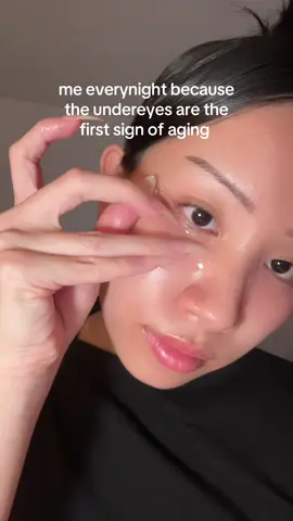 collagen peptide hydrogel eye patches help to get rid of undereyes dark circles, eye bags, reduce fine lines 🩷✨ #cosrx #eyepatches #collagen #undereyebags #darkcircles 