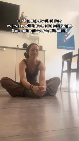I have never been naturally flexible in any way and I have zero background in gymnastics or any competitive sport😅I am definitely quite a beginner in this journey … I aiming to just get more mobility in general but in particular the hips. My goal is to be able to do the front splits in a years time and increase my range of motion in my hips. It’s so important to practise mobility to reduce the risk of injuries as well as improving wellbeing and increasing flexibility & stability throughout the body! 🧘🏻‍♀️  - - - - - - - - - - #mobility #flexibility #yoga #gymgirls #GymTok 