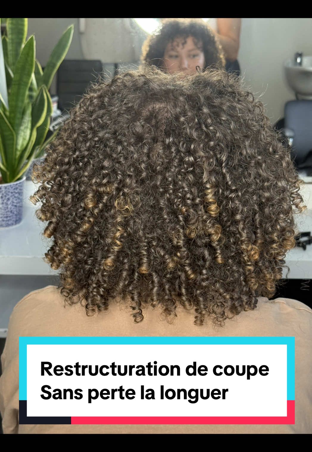 Restructuration de coupe sans perte de longueur — oui, c’est possible. Tu as peur de couper tes cheveux ? Pas de panique, je t’accompagne dans ton projet Rapunzel pour atteindre la longueur de rêve. Coupe à sec pour restructurer et soin miracle: le combo parfait pour des cheveux éclatants et impeccables. RDV sur Planity.  https://www.planity.com/mey-reboucas-95820-bruyeres-sur-oise #cacheadasforadobrasil  #CheveuxBouclés #CheveuxFrisés #CheveuxOndulés #CheveuxCrépus   