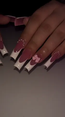 The way this client some way some how always ends up with frenchies & pink bows🤍🎀🦪⭐️ #parati #fyp #acrylicapplication #rubberbasegel #aplicacióndeacrilico 