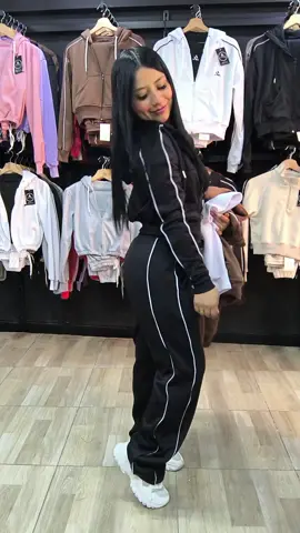 ¡No te quedes sin uno de nuestros Set deportivo! En Amazing Store te ofrecemos Calidad y Estilo 😍 La horma perfecta para resaltar tu figura♥️ Te encantara !!  Envíos a toda Colombia con pago contraentrega ✅ Catálogo 👇🏻  📱3202023043 -3013011634  #ropadeportiva  #conjuntosdeportivos #deportivos  #paratiiiiiiiiiiiiiiiiiiiiiiiiiiiiiii #deportivos 