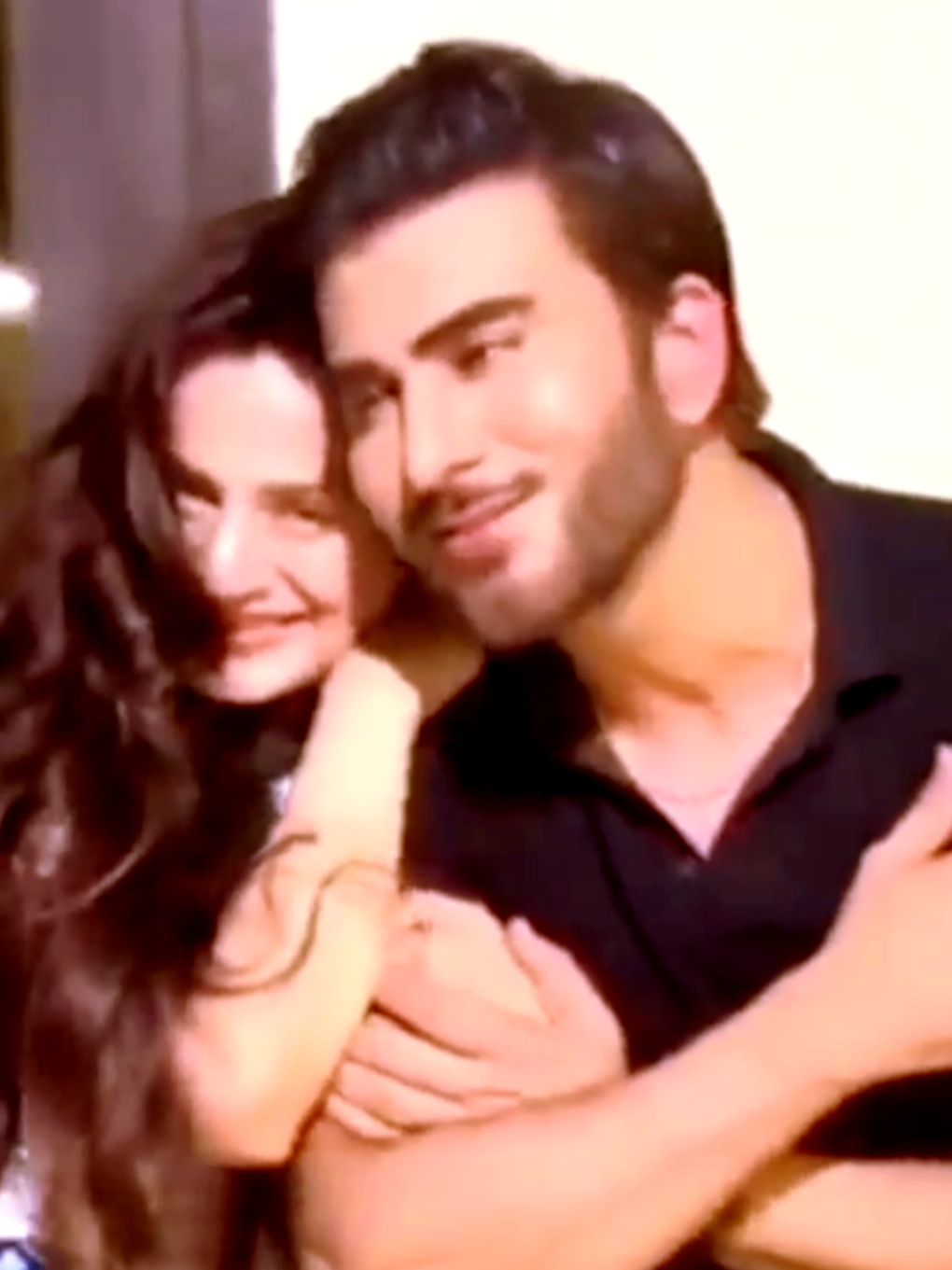 Ameesha Patel & Imran Abbas 🤭🫣🫂🤍 Ciee ciee Madam Sama Brondong 🤭🫣😅 Dil Mein Dard Sa Jaga Hai 🎼🎶 #ameeshapatel #uditnarayan #bollywood #bollywoodsong 