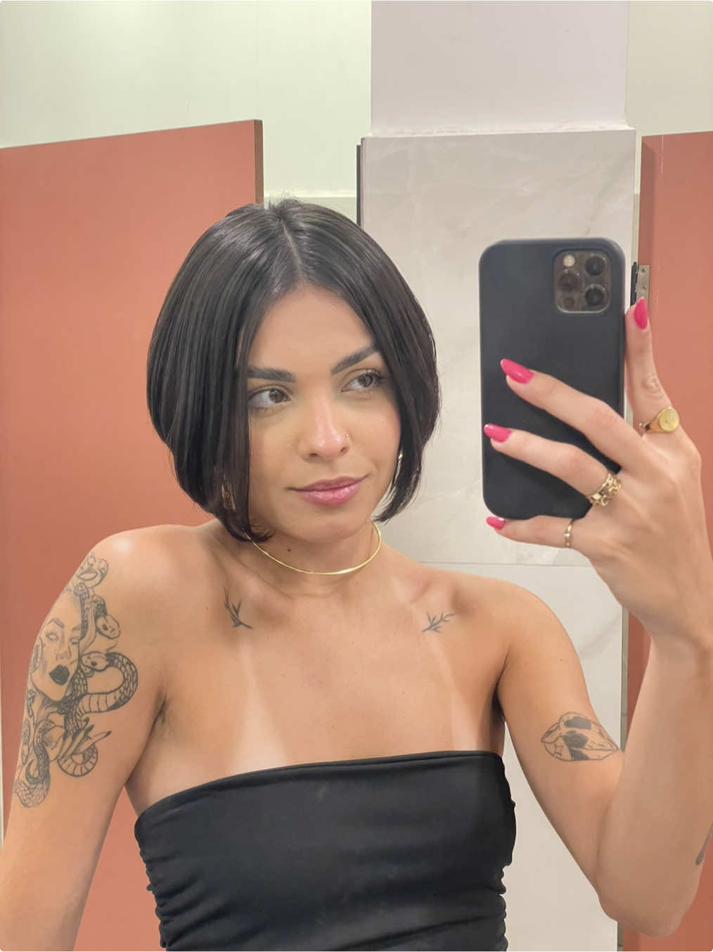 Já posso dizer que meu corte é um Chanel? 🥹🤏🏼 haha #pixiecut #chaneldebico #cabelocurto #longbob #fy 