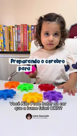 A criança precisa ser preparada para receber o “não”, e isso é fundamental para o desenvolvimento emocional e social dela. 👉 Aqui estão alguns pontos importantes: 	•	Frustração faz parte da vida: ouvir “não” ajuda a criança a lidar com limites e a entender que nem tudo pode ser do jeito dela. 	•	Constrói resiliência: ao aprender a aceitar negativas, ela desenvolve tolerância à frustração e capacidade de esperar ou buscar alternativas. 	•	Ensina regras e convivência social: o “não” mostra que existem normas, valores e respeito ao espaço do outro. 	•	Previne comportamentos impulsivos: quando a criança entende limites, aprende a controlar desejos imediatos. 	•	Fortalece a segurança emocional: pais que dizem “não” de forma firme e amorosa passam a mensagem de cuidado e proteção. 💡 Dica prática: o “não” deve vir acompanhado de explicação simples, coerente com a idade da criança, e dito com firmeza, mas também com afeto. #PaisConscientes #AmorComLimites #EducarÉAmar #DizerNãoTambémÉAmar #PaisQueEducam          