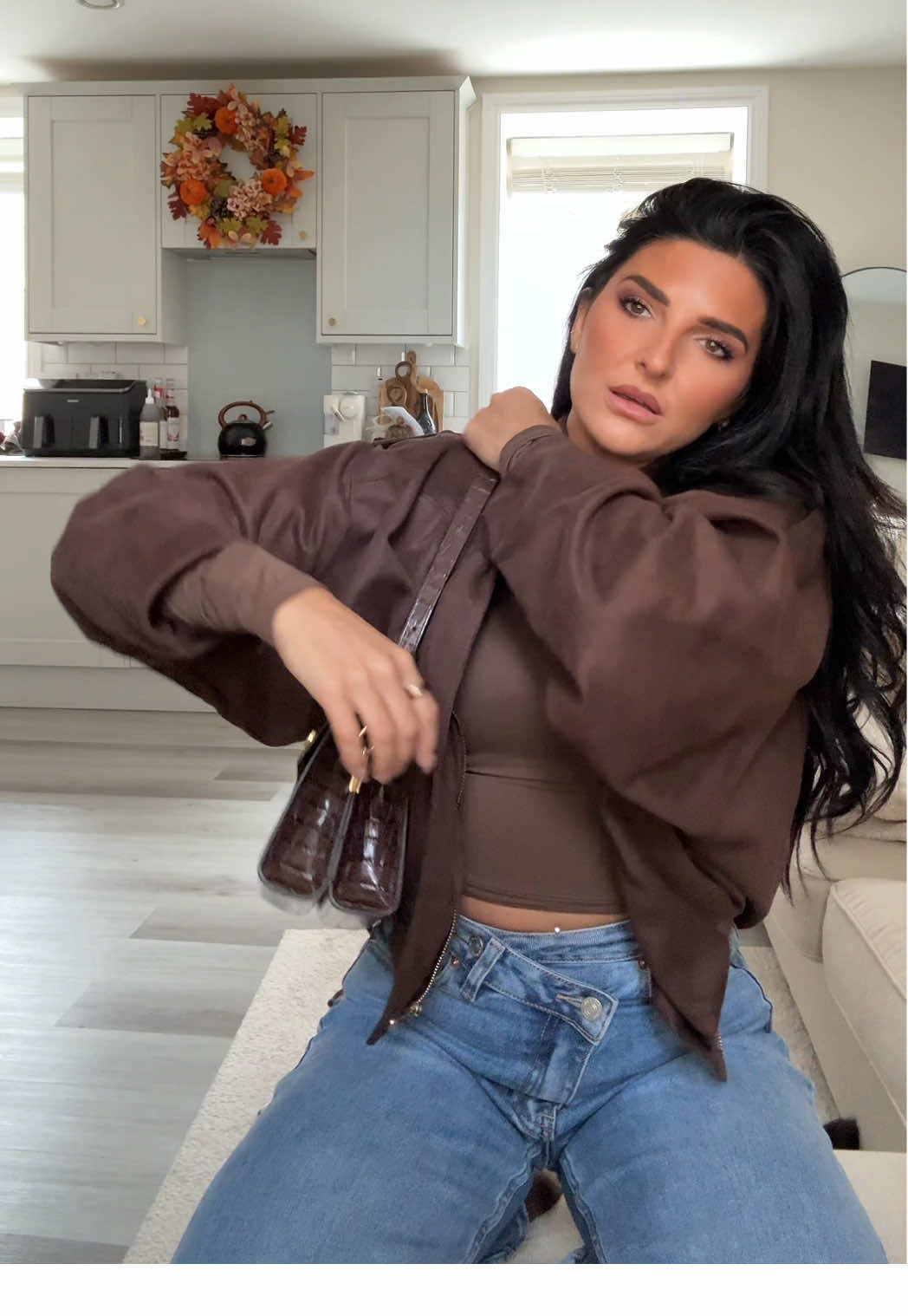 The most annoying unboxing you may ever see, but I don’t think I’ve been this excited for a delivery in a very long time - added the 🔗 on my profile for you 🥹🤎☕️ #luxuryunboxing #luxurybag #quietluxury #autumnbag #brownbag @RSVP Paris 