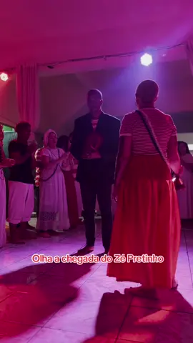 Olha a chegada do malandro Zé Pretinho da Lapa. . . . #SalveSeuZé #MalandrosNaUmbanda #GiraDeMalandros #SaravaOsMalandros #incorporacao 