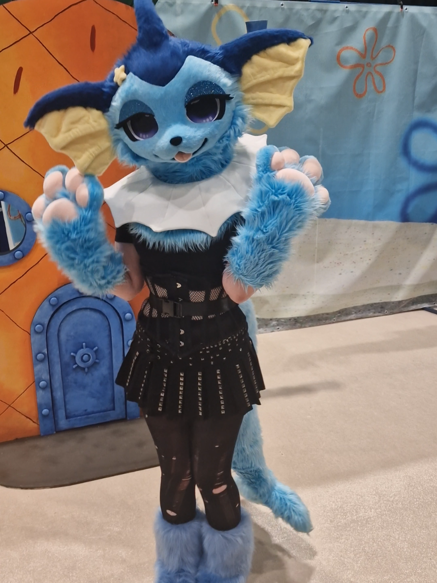 Hey guys, did you know that-  #epiccon #vaporeon #glasgowcomiccon #pokemonfursuit #fursuit 