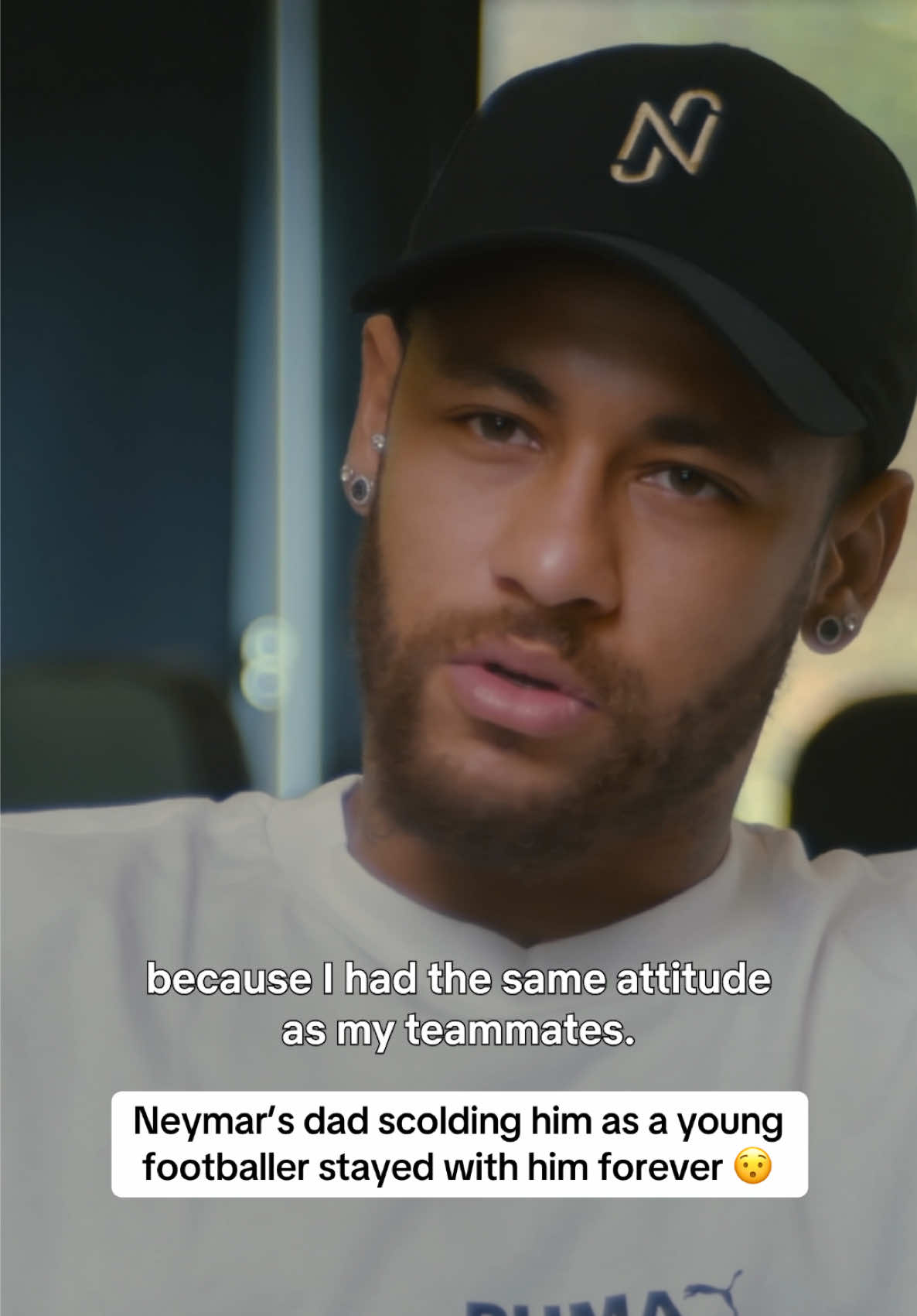 “My dad gave me a scolding and looked so upset because I had the same attitude as my teammates.” Neymar recalls a moment his dad was upset with his work ethic as a young footballer that has stayed with him forever. 📺 Neymar: The Perfect Chaos #Neymar #Soccer #FCBarcelona #Barca #Football 