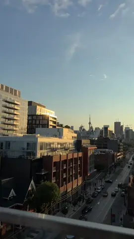 Romanticizing rooftop nights with plates to share and cocktails to enjoy 🌃 🎥 @kj  . . . #happyfriday #happyhour #torontoeastend #queenstreeteast #patioseason #WeekendVibes #rooftopvibes #torontothingstodo #torontolife #torontotiktok #torontofood #torontofoodie #torontoeats