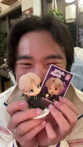 Opening up the BTS TinyTAN Happy Meal. #btstinytan #mcdonaldsxbts #jungkook #happymealtoy #mcdonalds 