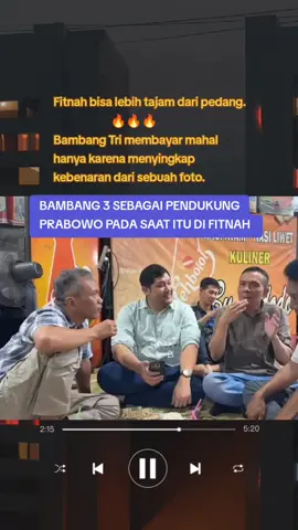 Foto bersejarah yang diabadikan oleh jurnalis asal Amerika, Howard Sochurek, untuk majalah LIFE pada masa kampanye Pemilu 1955. Terlihat D.N. Aidit, Ketua PKI saat itu, sedang berpidato di hadapan massa pendukungnya. Howard Sochurek, yang dikenal sebagai salah satu fotografer legendaris media LIFE amerika, merekam banyak peristiwa penting dunia, termasuk dinamika politik Indonesia. Lewat lensa kameranya, ia bukan hanya menangkap momen, tetapi juga menyimpan jejak sejarah yang menjadi saksi perjalanan bangsa indonesia #fyp #pyf #pyfツ #fyppppppppppppppppppppppp #jokowi 