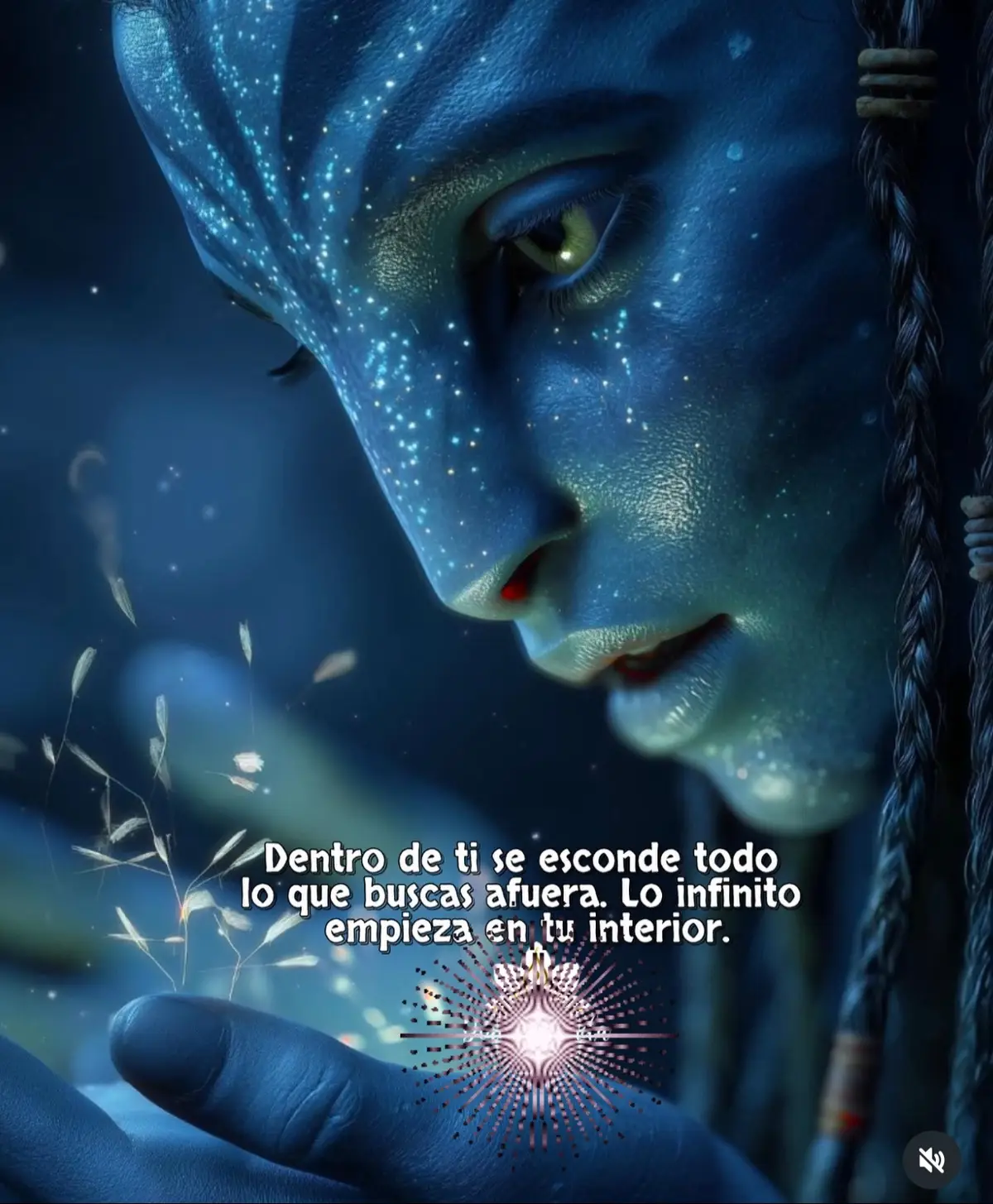 Dentro de ti se esconde un tesoro sagrado que ninguna mano externa puede darte ni arrebatarte. Ese anhelo que tantas veces te impulsa a buscar afuera ¿ en personas, en experiencias, en logros materiales es, en realidad, un eco de tu propia grandeza interior. Lo que persigues en el horizonte es el reflejo de lo que ya late en tu corazón. El templo interior Tu ser es un templo vivo. Allí habita lo eterno, lo que no se marchita con el paso de los años ni con las heridas del mundo. Ese templo no necesita paredes ni altares de piedra, porque su altar es tu propia conciencia y su llama sagrada es tu respiración. Cuando cierras los ojos y vuelves a ti, & encuentras que lo infinito no es un destino lejano: es un presente que florece en lo más íntimo de tu silencio. # La ilusión del afuera El mundo exterior es un maestro que te muestra espejos: relaciones, retos, pérdidas, triunfos. Pero ninguno de esos espejos contiene la totalidad de lo que eres. El error está en creer que afuera encontrarás lo que en esencia siempre estuvo dentro. Afuera puedes hallar reflejos, pero nunca la fuente. La fuente eres tú.  El despertar Cada vez que eliges mirar hacia dentro, desciendes al manantial de tu alma. Allí descubres que la paz que buscas no depende de circunstancias, que el amor que anhelas no se limita a una persona, y que la abundancia que sueñas no es acumulación, sino plenitud.  Es allí donde lo finito se rinde ante lo eterno, y comprendes que no eres una gota perdida en el mar: eres el mar entero en forma de gota. Recuerda: Lo que buscas con tanto fervor ya te habita. Lo infinito no se alcanza, se revela. No está afuera, está en ti.✨✨✨✨ #hoponopono #despertar #templointerior #dentrodeti #espiritualidad 