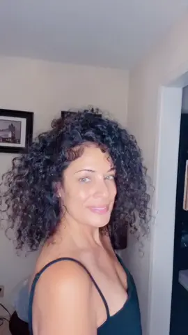 Short on height and effort #curlycut #curlyhair #curlscheck #curlyhairstyles #onthisday 