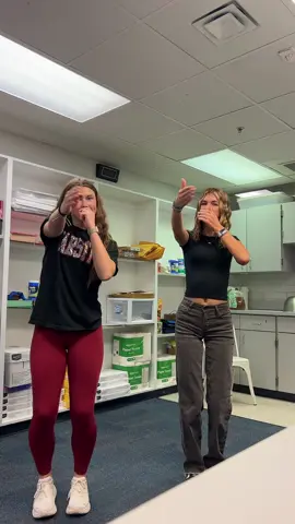 🤏🏻🤏🏻 @McKenna Wilson #fyp #dances #dance #duo