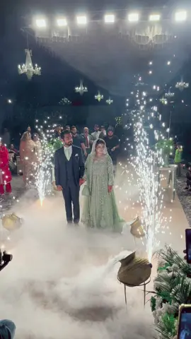 Beautiful couple walima entry #weddingvibes #shadiwallyphotographer #pakistaniwedding #weddingphotography #walimadresses  