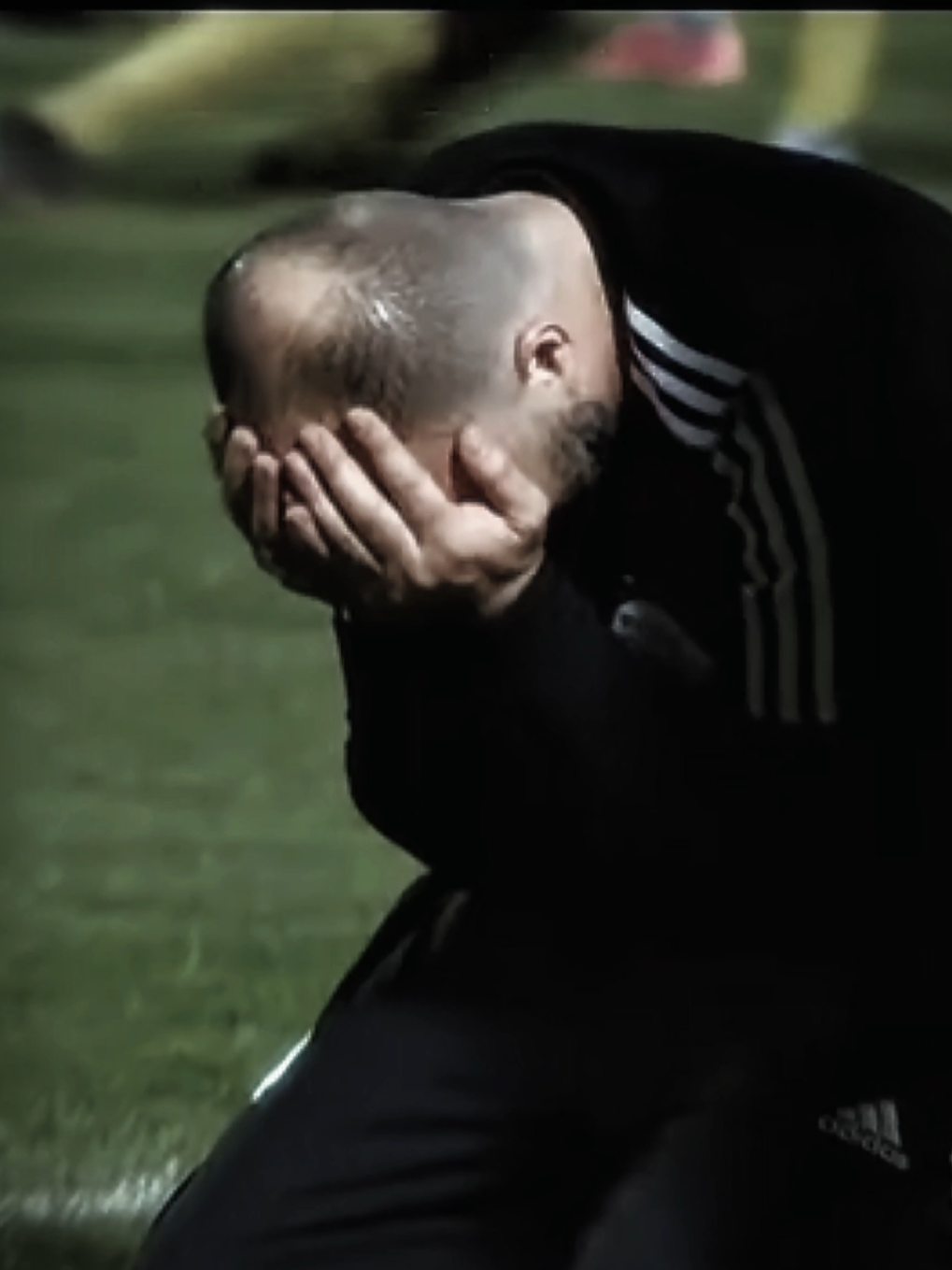 Algeria 2022 💔🥺. INJUSTICE Hard and undeserved elimination in the 2022 worldcup,after a 1-0  lead and many difficult decisions taken by the refree, Algeria has been sadlly out of the competition after playing great matches and being the favorite to qualify music :    • على باب السيما - أمير ... *at the cinema door*    #dz#🇩🇿#algeriecameroun#worldcup#football 