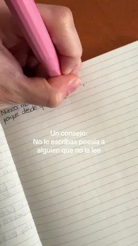 Un día vas a encontrar a alguien que sepa valorar tus palabras #migajasdeayer #poesia #escritora #journaling 