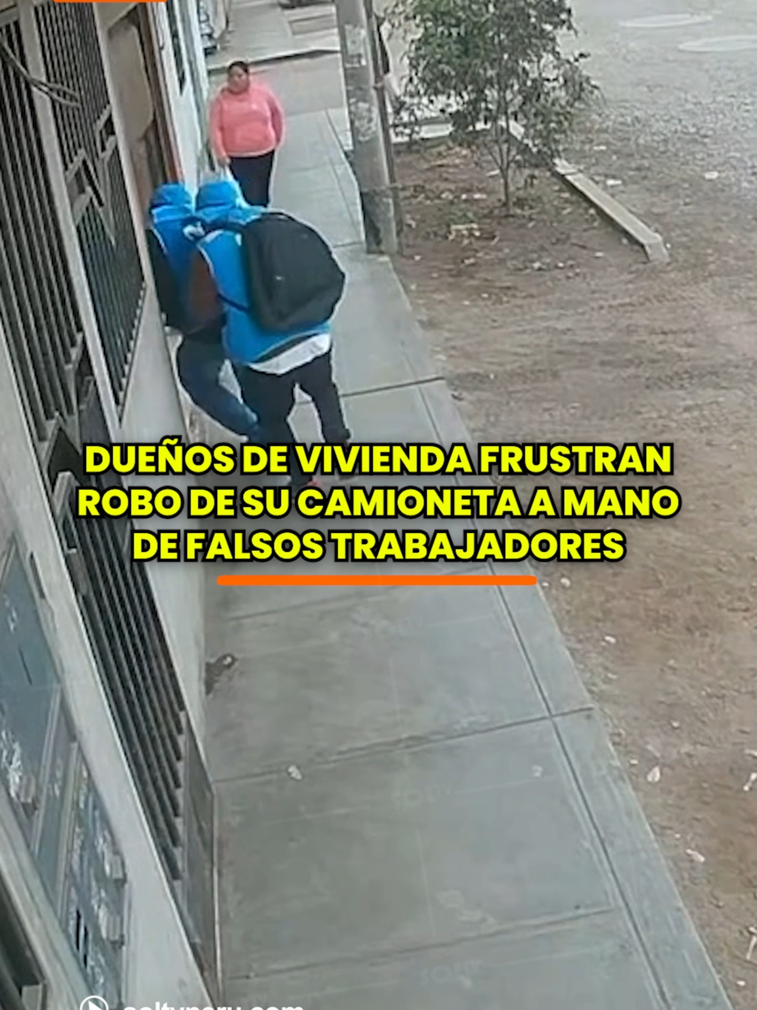 #Trujillo | 🚨 NO SALIÓ COMO ESPERABAN. Dos sujetos vestidos como falsos trabajadores de reconocida empresa móvil ingresaron por la cochera a una vivienda para robar camioneta. Los dueños del inmueble al darse cuenta de la presencia de los presuntos delincuentes, los interceptaron y maniataron hasta la llegada del personal policial.  #soltv #noticia