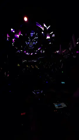 Đời người con gái đẹp nhất tuổi trăng tròn. Sao anh vẫn thấy em buồn. Buồn thì đến Empire nha em 🎶💯 #EMPIRECLUB #fyp #nhachaymoingay #nhactamtrang #giaitri 