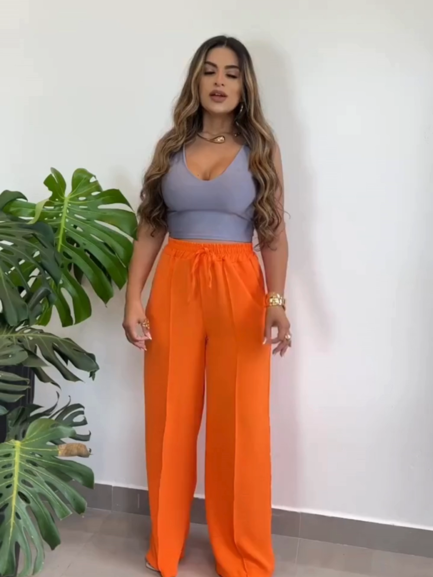 ✨ A calça que virou febre!   Essa Pantalona Wide Leg em tecido Dunas é simplesmente MARAVILHOSA! Cintura alta, bolsos laterais e um caimento que valoriza qualquer corpo. Do look casual ao elegante, ela transforma qualquer produção! 💃🔥 📌 Disponível em várias cores 📍 Confortável, estilosa e versátil 🛒 Achadinho da Shopee que vale cada centavo! 🎥 Mostrando como ela veste no corpo — confere aí e se apaixona! 👩 https://s.shopee.com.br/60I9zcVIf5   #CalçaPantalona #WideLeg #LookDoDia #AchadinhosShopee #ModaFeminina #EstiloComfy #TikTokFashion #ShopeeBrasil #DicasDeLook #Tendência2025