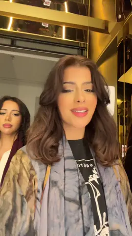 واضح ادمان الاغنيه ولا باقي؟ #مالي_خلق_احط_هاشتاقات #khobar #4u #fyp #الشعب_الصيني_ماله_حل😂😂 