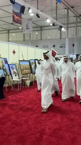 شرف كبير أن يُوثّق لحظة إبداعي للوحة لسمو الشيخ محمد بن خليفة آل ثاني بعدسة سمو الشيخ جاسم بن حمد آل ثاني بمعرض سهيل للصيد والصقور كتارا. لحظة امتنان ودهشة .. شكراً جزيلا على هذه اللمسة #shail #معرض_سهيل #كتارا #قطر #fyp 