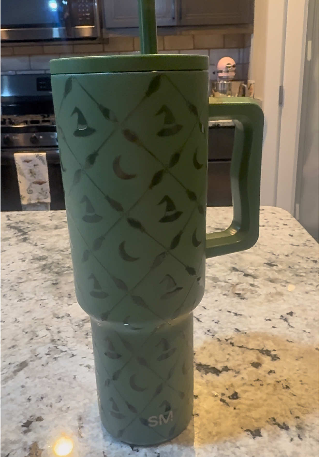 Stay hydrated in style with the Simple Modern Harvest Collection 40oz Trek Tumbler. Built with double-wall insulation, this durable stainless steel tumbler keeps drinks cold or hot for hours. Featuring a sleek seasonal design and a comfortable handle, it’s perfect for travel, work, or everyday use. #SimpleModern #HarvestCollection #TrekTumbler #StayHydrated #TikTokShopCreatorPicks 