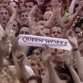 Sí, el concierto Live Aid (que incluyó una actuación de Queen en el Estadio de Wembley, Londres) fue un evento benéfico simultáneo en Inglaterra y Estados Unidos que generó grandes fondos para aliviar la hambruna en Etiopía y Somalia, logrando un éxito rotundo y creando un hito en la historia de la música por su poder de solidaridad y conciencia social. 