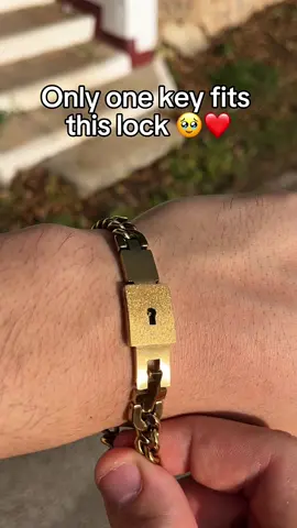 Tag your soulmate ❤️ This bracelet is more than jewelry it’s a real lock and key 🔑 that only your partner can open A symbol of love trust loyalty and true connection 💕 The perfect matching bracelet romantic gift and trending couple accessory 🌍✨ Every time you wear it you carry a reminder that your love is unique powerful and unbreakable 💫 #couplebracelet #lovebracelet #lockbracelet #braceletwithkey 