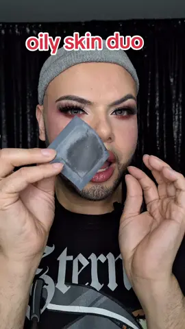 if you have oily skin or need something to touch up without disturbing the makeup or adding more makeup this duo. #powdersettingspray #bloting #powdersettingspray #liquidpowdersettingspray #carlsan @carslan_us 