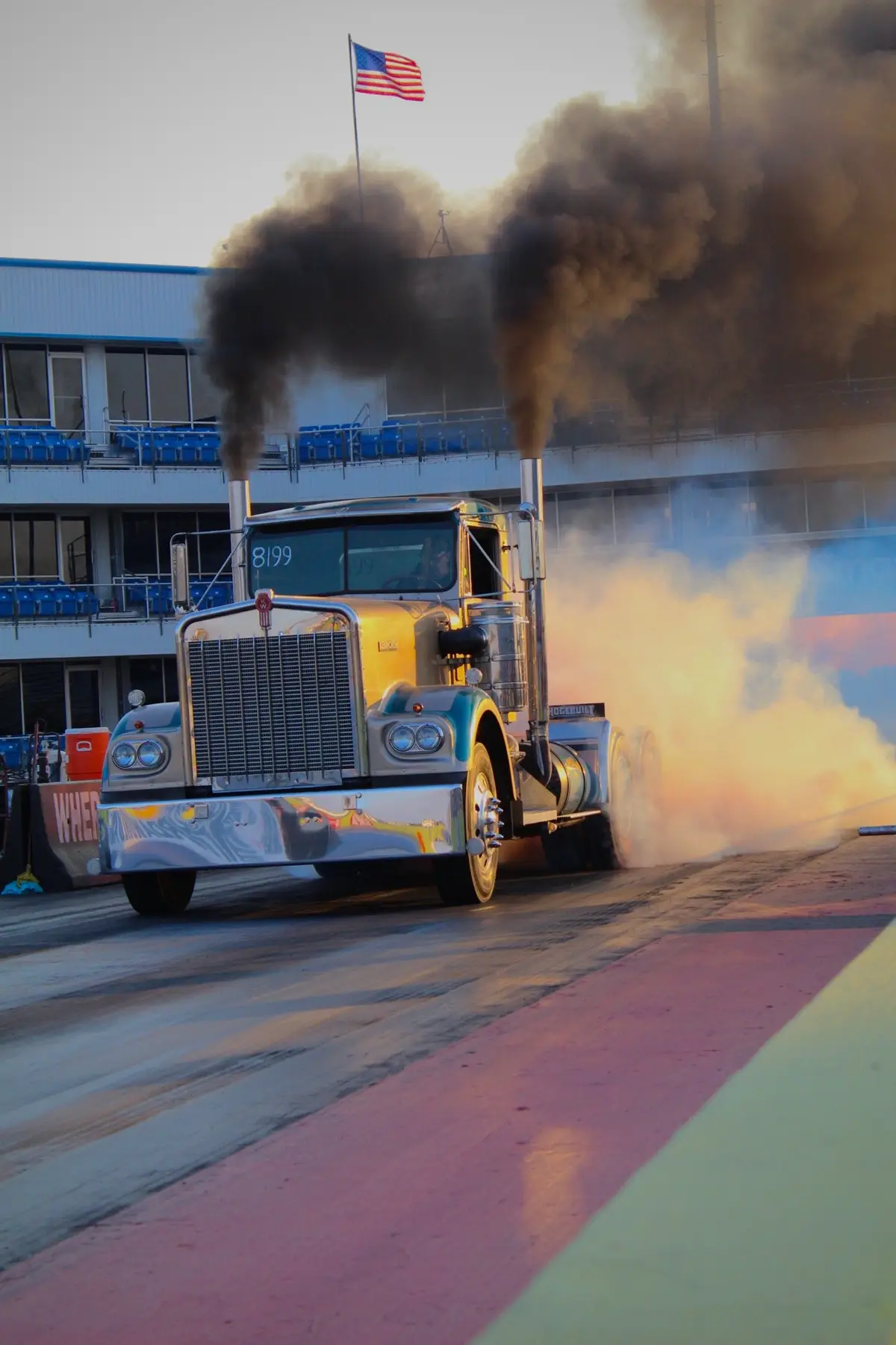 #burnout #dragrace #racetrack #diesel #bigrig 