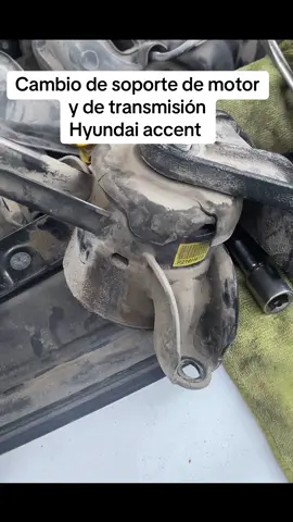 Cambio de soporte de motor y Transmisione hyundai accent aslo tú mismo es fácil 😁 dicen #creatorsearchinsights#hyundai #recommendations #mechanic #creandoparaayudar 