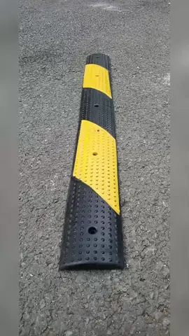 gờ giảm tốc cao su  20 x 100 x 1000mm  giá cực rẻ #gogiamtoc #gogiamtoccaosu #thietbidkt #thietbigiaothong #