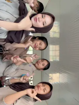 ☺️☺️☺️#viraltiktok #foryoupage #anaksekolah #anaksma #4upageシ 